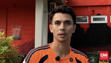 Nadeo-Argawinata-Belajar-dari-Kiper-Eropa-Sekaligus-Ajarkan-Budaya-Indonesia
