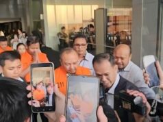 OTT BNPB: Lima Tersangka Berompi Oranye Dibawa Keluar dari Gedung KPK