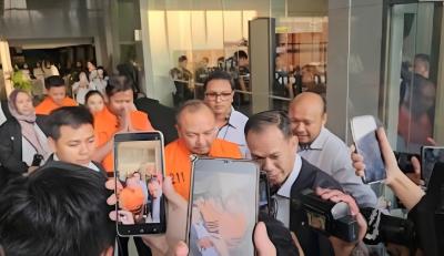 OTT-BNPB-Lima-Tersangka-Berompi-Oranye-Dibawa-Keluar-dari-Gedung-KPK