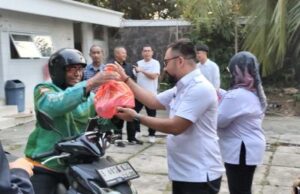 Partai Perindo Bagikan Paket Makanan dalam Peringatan HUT ke-12