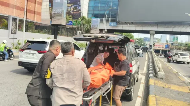Pemotor-Tewas-Tabrak-Pembatas-Jalan-di-Depan-PIM-2