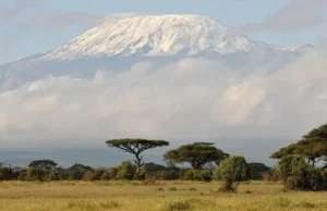Pendaki Pertama Capai Puncak Kilimanjaro pada 6 Oktober 1889