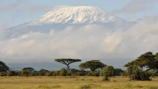 Pendaki-Pertama-Capai-Puncak-Kilimanjaro-pada-6-Oktober-1889