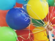 Pengantin Wanita Nyaris Terbang Terbawa Balon saat Pemotretan Pernikahan
