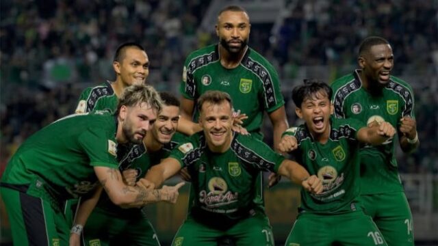Persebaya-Menang-Tipis-1-0-Atas-Isenmulang-Martins-Cetak-Gol-Penentu