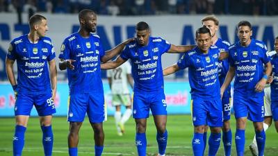 Persib-Bandung-Hadapi-Jadwal-Gila-di-Oktober-2026-Luka-Menalo-Serukan-Kedalaman-Skuad