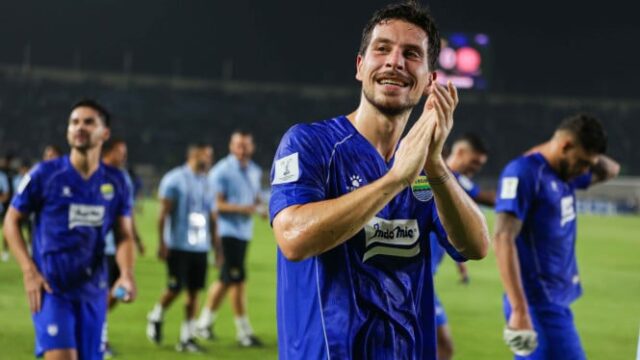 Persib-Bandung-Terdepan-di-ACL-2-Butuh-Dua-Kemenangan-Lagi-untuk-Pastikan-Lolos