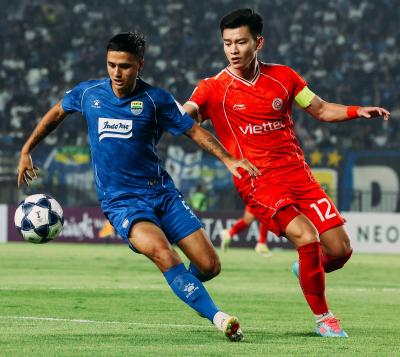 Persib-Bandung-Unggul-1-0-atas-Viettel-FC-di-Babak-Pertama-ACL-Two