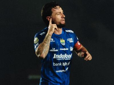 Persib-Bangkit-dari-0-2-Klok-Ungkap-Rahasia-Semangat-Ruang-Ganti