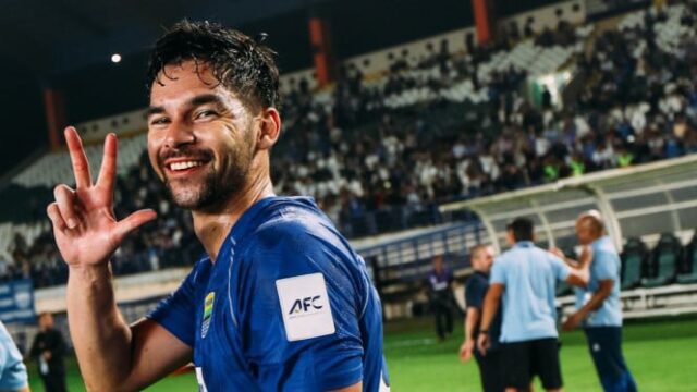 Persib-Menang-1-0-Sandy-Walsh-Kembali-ke-Lapangan-Setelah-10-Pekan-Absen