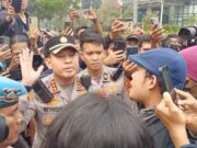 Polisi Halang Mahasiswa Masuk Bundaran HI pada Siang Hari