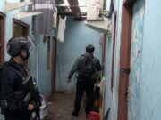 Ratusan Personel Gabungan Gerebek Kampung Ambon, Sita Senjata Tajam dan Pistol Airsoft