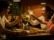 Restoran di Sardinia Larang Ponsel di Meja Makan