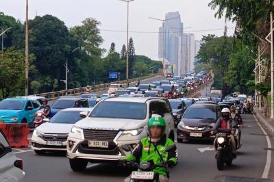 Ribuan-Petugas-Dishub-DKI-Turun-Atasi-Macet-Pagi-Hari