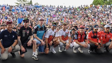 Ribuan-Warga-Mataram-Sambut-Konvoi-MotoGP-2026-dengan-Gemuruh