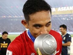 Rizky Ridho Cium Piala Setelah Minta Maaf di Piala AFF