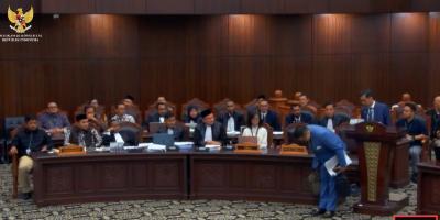 Rullyandi Dikeluarkan dari Sidang MK Usai Cabut Pernyataan Ilegalitas Persidangan