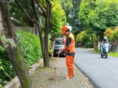 Sarjana Bertahan Jadi Pasukan Oranye Demi Kepastian Kerja