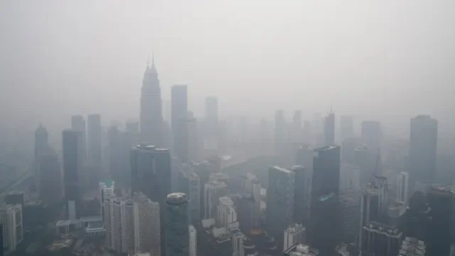 Sekolah-di-Johor-Kembali-Dibuka-Setelah-Tutup-Berminggu-minggu-Akibat-Kabut-Asap