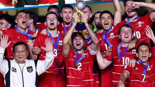 Skuad-Garuda-Juara-Eropa-Bertepuk-Tangan