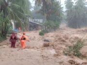Sungai Lubuk Minturun Meluap, Banjir Rendam Permukiman di Padang