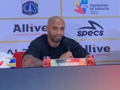 Thierry Henry Pimpin Arsenal Legends Menang Dramatis 3-2 atas MU di GBK