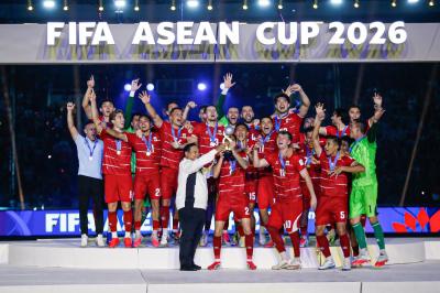 Timnas Indonesia Juara FIFA ASEAN Cup 2026, Prabowo Serahkan Trofi di Podium