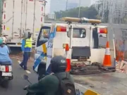 Truk Kecelakaan di Depan DPR, Sejumlah Rute Transjakarta Dialihkan