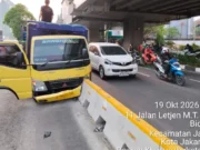 Truk Tabrak Separator Busway, 15 Rute TransJakarta Terlambat
