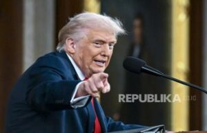 Trump Larang Wartawan, Hakim Pilihannya Putuskan Akses Harus Dijaga