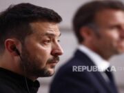Trump Longgarkan Sanksi Rusia, Zelensky Khawatir Perang Makin Melebar