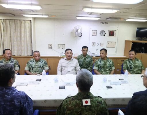 Wapang TNI Dampingi Menhan RI Anugerahkan Satyalancana Dharma Samudera kepada Personel JMSDF