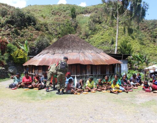 HUT Ke-81 TNI Tahun 2026, Kodim 1714/Puncak Jaya Berbagi Kasih Bersama Masyarakat Kampung Kulok Enggame