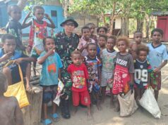 Penuh Kehangatan, Dansatgas TMMD ke-130 Menyapa Anak-Anak Kampung Yamboi