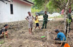 Penuh Kepedulian, Satgas TMMD ke-130 Bangun Rumah Warga Kampung Yamboi