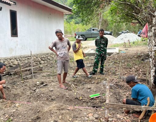 Penuh Kepedulian, Satgas TMMD ke-130 Bangun Rumah Warga Kampung Yamboi