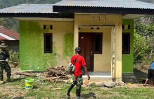 Satgas TMMD ke-130 Kodim 1808/Mansel Percantik Rumah Warga Agar Nyaman Dihuni