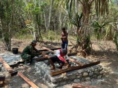 Penuhi Kebutuhan Dasar Masyarakat, Satgas TMMD ke-130 Bangun MCK di Kampung Yamboi
