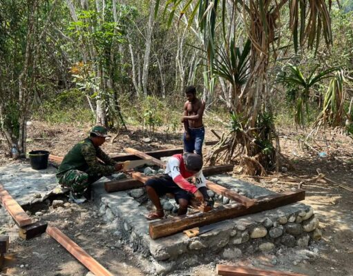 Penuhi Kebutuhan Dasar Masyarakat, Satgas TMMD ke-130 Bangun MCK di Kampung Yamboi