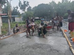 Semangat Kebersamaan, Satgas TMMD dan Masyarakat Bergotong Royong Membangun Jalan Kampung Yamboi