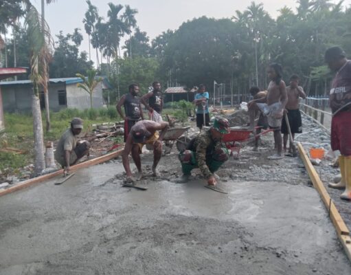 Semangat Kebersamaan, Satgas TMMD dan Masyarakat Bergotong Royong Membangun Jalan Kampung Yamboi