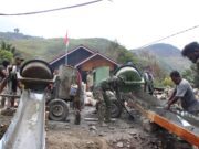 Kodim 1714/Puncak Jaya Jembatan Beton Merah Putih Tahap VII Ke-2 Resmi Digunakan Masyarakat Kampung Kulok Enggame Distrik Pagaleme