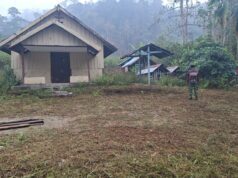 Bersihkan Gereja, Wujud Kepedulian Satgas TMMD Ke-130 Terhadap Kenyamanan Ibadah