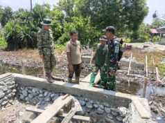 Pastikan Pembangunan Sesuai Target, Dansatgas TMMD ke 130 Tinjau Langsung Pekerjaan Jembatan