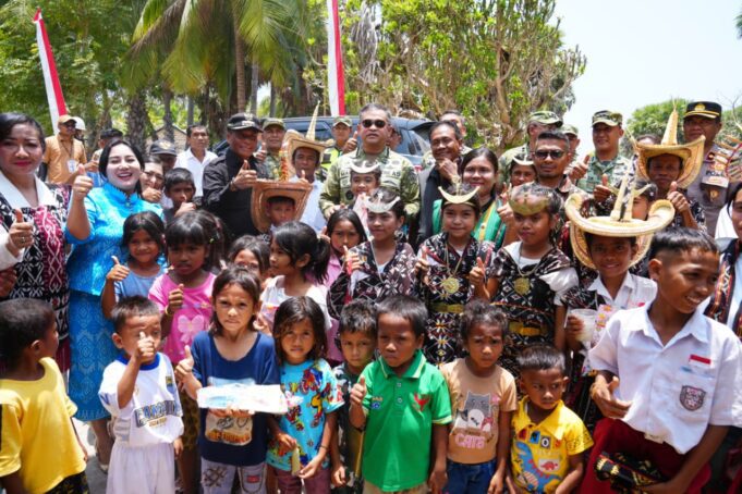 Wapang TNI Tinjau Perbatasan Paling Selatan Indonesia