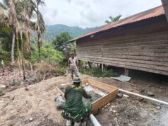 Wujudkan Sanitasi Layak, Satgas TMMD ke-130 Kebut Pembangunan MCK di Kampung Yamboi