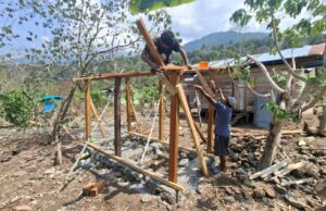 Lanjutkan Pembangunan MCK Warga Kampung Yamboi Gunung : Progres Capai 50 Persen