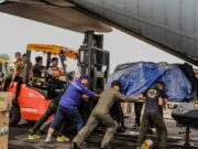 Memasuki Hari Keduabelas OMC, TNI Kirimkan 15 Ton NaCl ke Banjarmasin