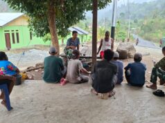 Canda Tawa Satgas TMMD Ke-130 Dan Warga Yamboi Pererat Rasa Kekeluargaan