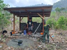Tak Kenal Lelah, Satgas TMMD Kebut Pembangunan MCK Keempat di Kampung Yamboi